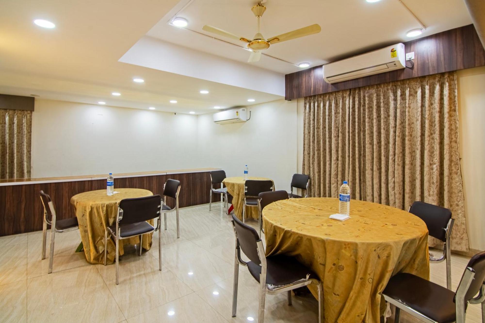 Treebo Petals Banquet & Suites - Kolkata Exterior photo