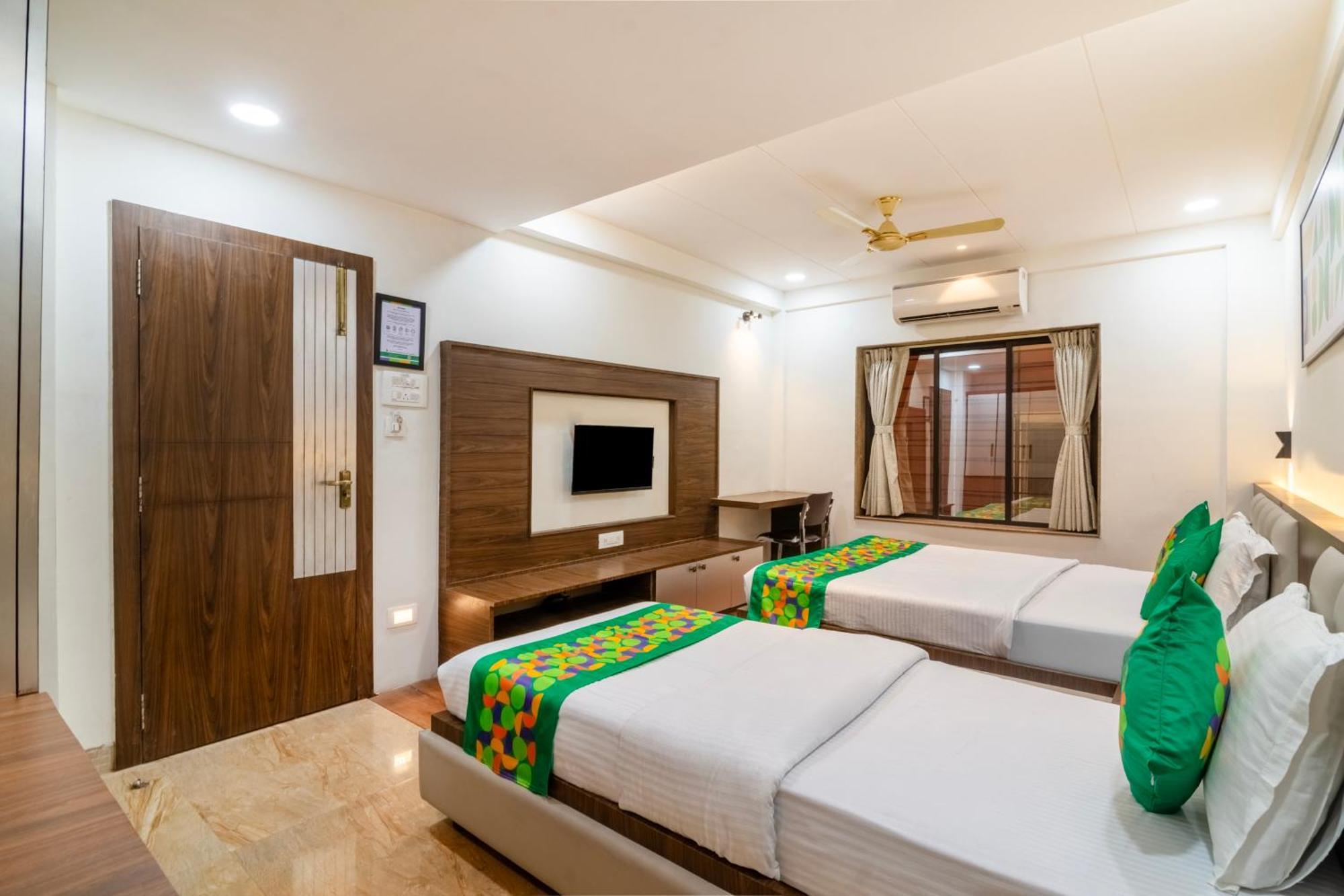 Treebo Petals Banquet & Suites - Kolkata Exterior photo